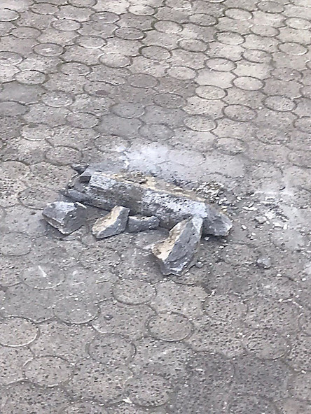 Свежие новости: В Николаеве на Соборной от старого балкона отпал кусок камня – он едва не зацепил девушку