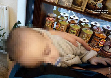 Свежие новости: В Одессе пьяные родители оставили младенца на улице