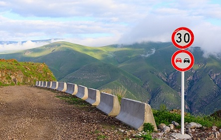 Свежие новости: В Грузии пять школьников на одном авто сорвались с обрыва в пропасть и погибли