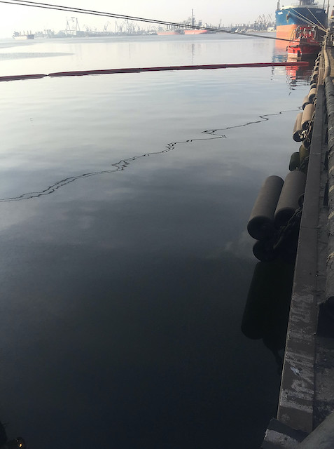 Свежие новости: В Николаевском морпорту произошла утечка растительного масла