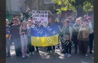 Свежие новости: Местные жители Херсона вышли на митинг в поддержку Украины