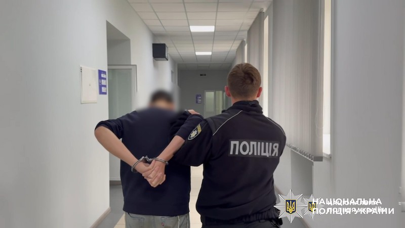 Фото новини: В Одесі затримали 19-річного підозрюваного у вбивстві 16-річного підлітка Свіжі новини: В Одесі затримали 19-річного підозрюваного у вбивстві 16-річного підлітка