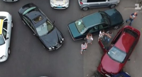 Свежие новости: Пьяная дама на Ягуаре протаранила пять авто в центре Одессы