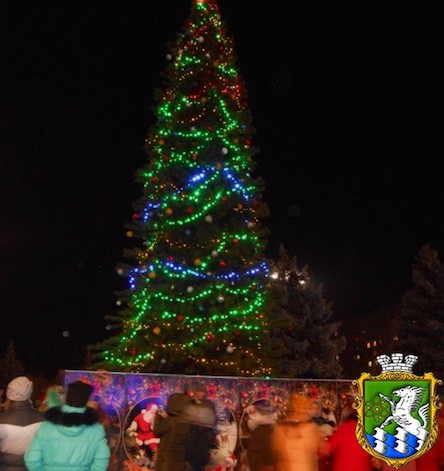 Фото новости: ФОТО: У Южноукраїнську відбулося відкриття головної новорічної ялинки Свежие новости: ФОТО: У Южноукраїнську відбулося відкриття головної новорічної ялинки