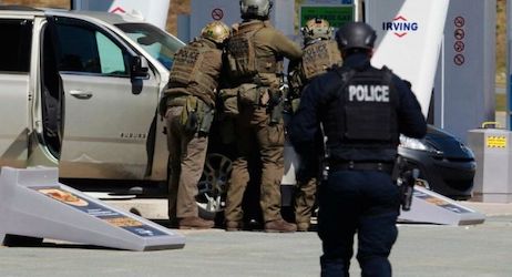 Свежие новости: В Канаде мужчина в форме полицейского застрелил 17 человек