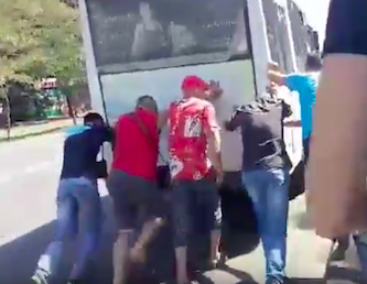 Свежие новости: Пассажирам пришлось толкать маршрутку, ехавшую в Корабельный район Николаева