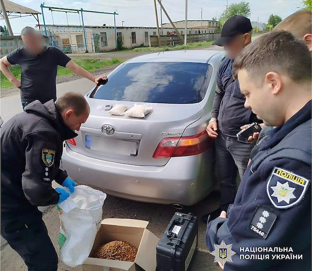 Свежие новости: Наркотики на 1,5 мільйона: у Первомайську затримали закладника з альфа-PVP у таксі