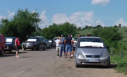 Свежие новости: В Березанском районе жители продолжают перекрывать дорогу большегрузам
