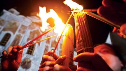 Свежие новости: В Украину прибыл Благодатный огонь