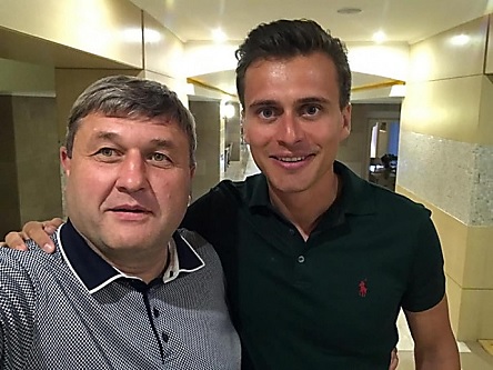 Свежие новости: Видео: Нардепа от «Слуги народа» поймали на кнопкодавстве во время голосования за правки в Конституцию