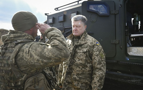Свежие новости: Порошенко повысил доплаты военным на передовой