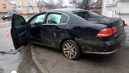 Свежие новости: Не работал светофор. В Кропивницком авто врезалось в дом