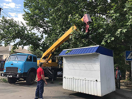 Свежие новости: В центре Николаева демонтировали незаконные «будки»