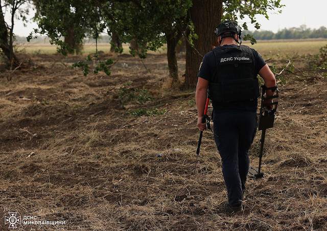 Свежие новости: Сапери з кількох областей допомагають очищати Миколаївщину від вибухонебезпечних предметів