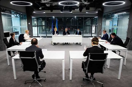 Свежие новости: Порошенко срочно пожаловался послам нескольких стран ЕС на политические репрессии