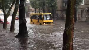 Фото новости: Мощный ливень затопил Одессу (Видео) Свежие новости: Мощный ливень затопил Одессу (Видео)