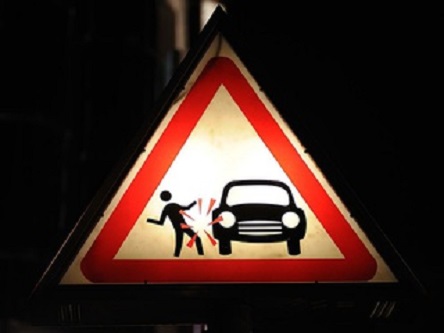 Фото новости: ВИДЕО: В Киеве  женщина с ребенком попала под колеса автомобиля Свежие новости: ВИДЕО: В Киеве  женщина с ребенком попала под колеса автомобиля