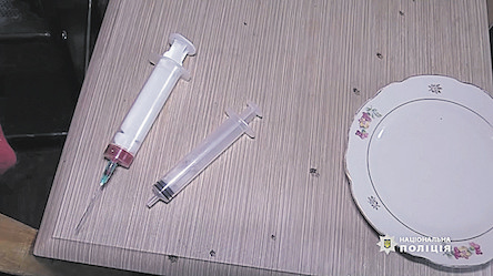 Свежие новости: В Киеве двухлетняя девочка несколько дней жила с мертвыми родителями