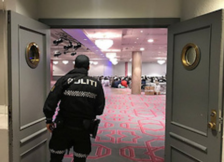 Свежие новости: В Норвегии пожилой мужчина обезвредил вооруженного стрелка, который открыл огонь в мечети