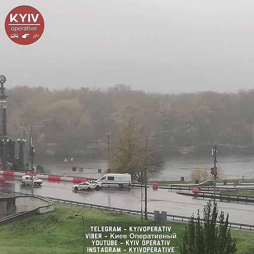Свежие новости: В Киеве полиция задержала пьяного мужчину, который сообщил о минировании трех столичных объектов, в том числе моста Патона