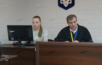 Фото новости: ВИДЕО: Суд арестовал подозреваемых в убийстве экс-начальника Николаевской таможни – один из них много раз менял фамилию Свежие новости: ВИДЕО: Суд арестовал подозреваемых в убийстве экс-начальника Николаевской таможни – один из них много раз менял фамилию