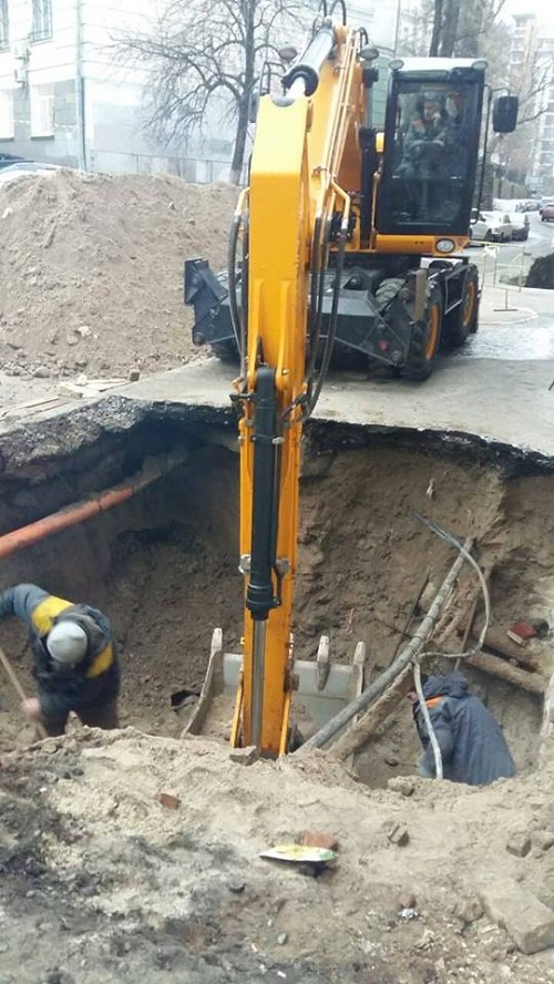 Свежие новости: В центре Киева десятки домов и школы остались без тепла и горячей воды