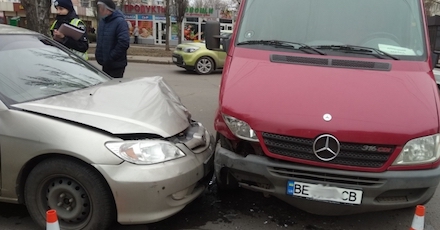 Свежие новости: В Николаеве в результате ДТП, водителя забрала «скорая»