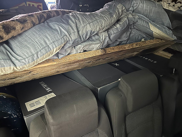 Свежие новости: Українка намагалась незаконно провезти з Румунії 10 комплектів Starlink