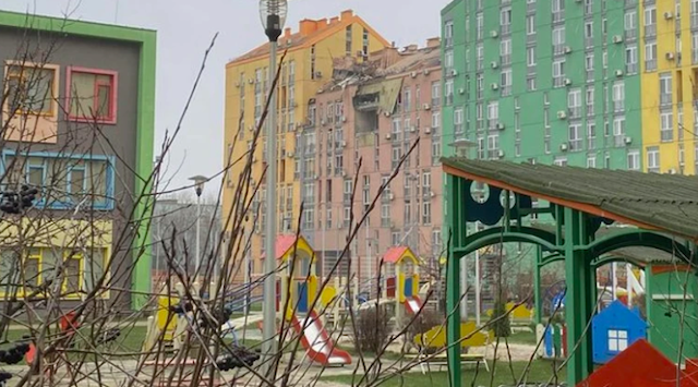 Свежие новости: У Києві від російського обстрілу постраждав ЖК 