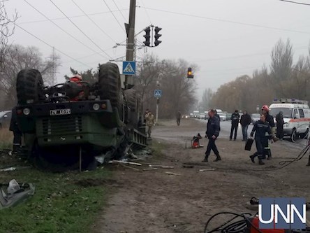 Фото новости: В Запорожье перевернулось авто с военными: есть погибший Свежие новости: В Запорожье перевернулось авто с военными: есть погибший