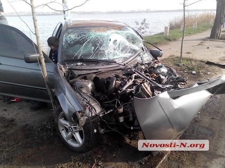 Свежие новости: ФОТО. ДТП в Николаеве: есть пострадавшие, «БМВ» разбит «в хлам»