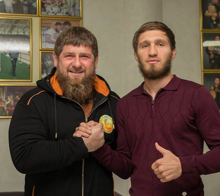 Свежие новости: Кадыров подарил Mercedes-Benz бойцу ММА Саиду Нурмагомедову