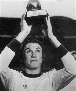 Фото новости: 27 лет назад состоялся прощальный матч легендарного динамовца Олега Блохина Свежие новости: 27 лет назад состоялся прощальный матч легендарного динамовца Олега Блохина