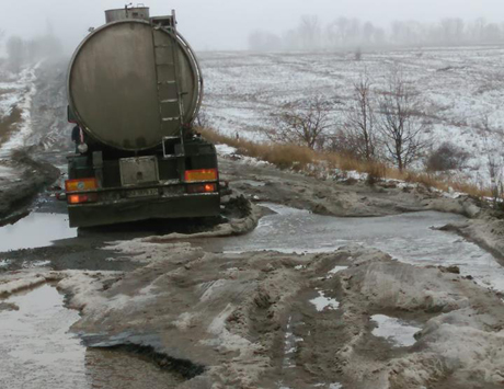 Свежие новости: Камені в нирках повилітають після поїздки: жителі показали чергове фото «вбитої» дороги на Єланець