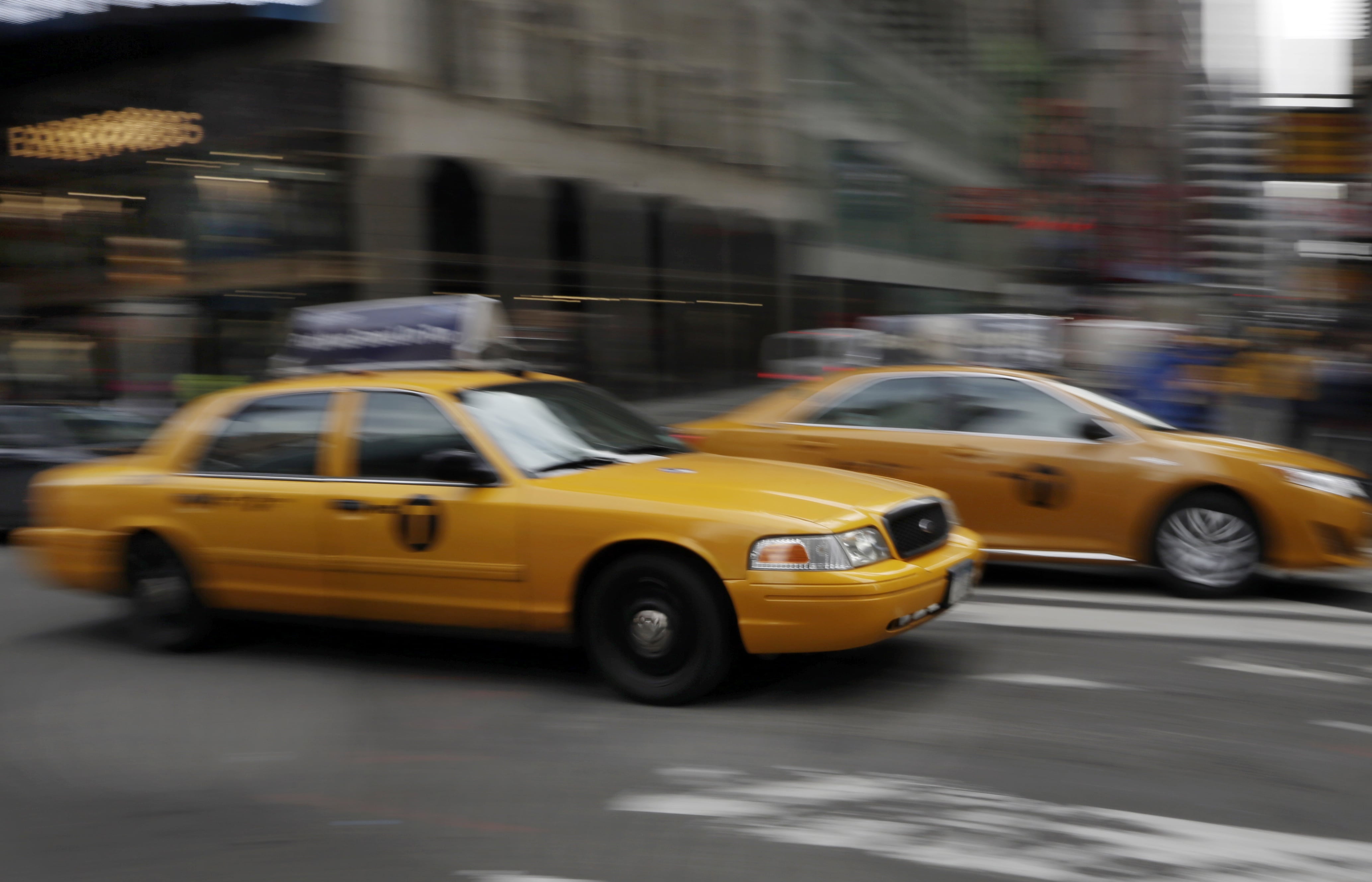 Свежие новости: В Николаеве двое парней набросились и избили водителя такси