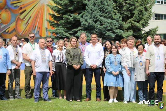 Свежие новости: Працівники Південноукраїнського енергокомплексу долучилися до Дня вишиванки