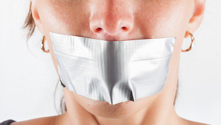 Свежие новости: В Арбузинском районе мужчина ударил ножом односельчанку, заклеил скотчем рот и ушел