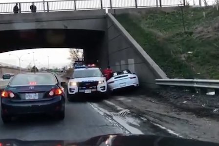 Свежие новости: Угонщик на Porsche врезался в машину полиции