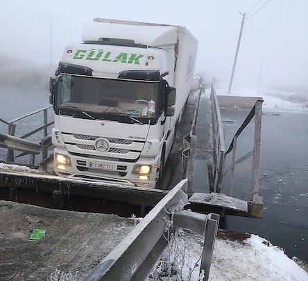 Свежие новости: На Николаевщине из-за фуры снова подтопило понтонный мост в Пересадовке