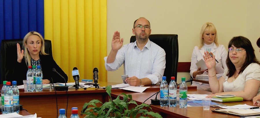 Свежие новости: Олабин вместе с Соколовым и Барной «протянули» на сессию скандальный вопрос о разработке карьера, контролируемого Дятловым