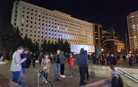 Фото новости: Стало известо, кто находился у здания ЦИК 31 марта Свежие новости: Стало известо, кто находился у здания ЦИК 31 марта
