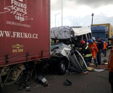 Свежие новости: Под Житомиром в кровавом ДТП погибли 10 человек, еще 10 травмированы