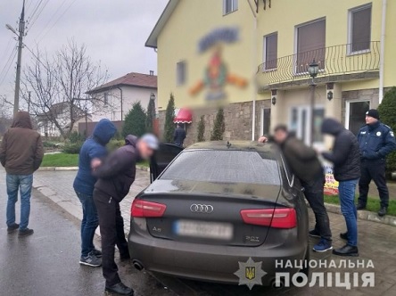 Свежие новости: На Херсонщині затримали шахраїв, які ошукали двох фермерів на 800 тисяч грн