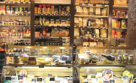 Свежие новости: Зеленский о борьбе с контрабандой: если надо будет побыть без кофе, лосося или хамона – переживём, но пропускать за 500$ на таможне не будут