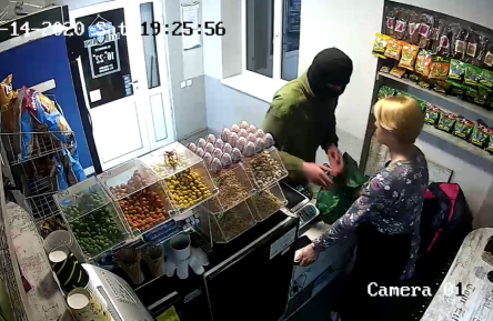 Свежие новости: ВИДЕО: В Вознесенске военный в балаклаве пытался ограбить магазин – его задержала полиция