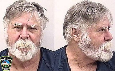 Свежие новости: В США пенсионер ограбил банк и с криками «Веселого Рождества» разбрасывал доллары на улице – прохожие отнесли деньги обратно