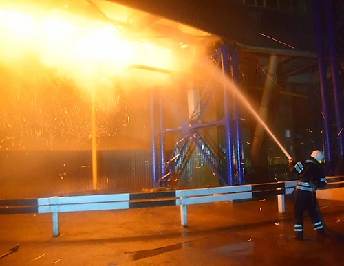 Фото новости: Подробности масштабного пожара на территории зернового терминала «Нибулона» Свежие новости: Подробности масштабного пожара на территории зернового терминала «Нибулона»