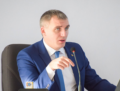 Свежие новости: «Не ведитесь на эту пропаганду!» — Сенкевич обвинил депутатов в давлении на чиновников и попытке создать коррупционную схему