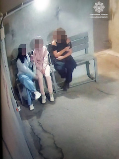 Свежие новости: У Миколаєві патрульні піймали підлітків на вандалізмі у бомбосховищі