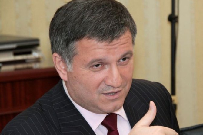 Фото новости: Аваков наградил 88 депутатов Верховной Рады огнестрельным оружием. Свежие новости: Аваков наградил 88 депутатов Верховной Рады огнестрельным оружием.